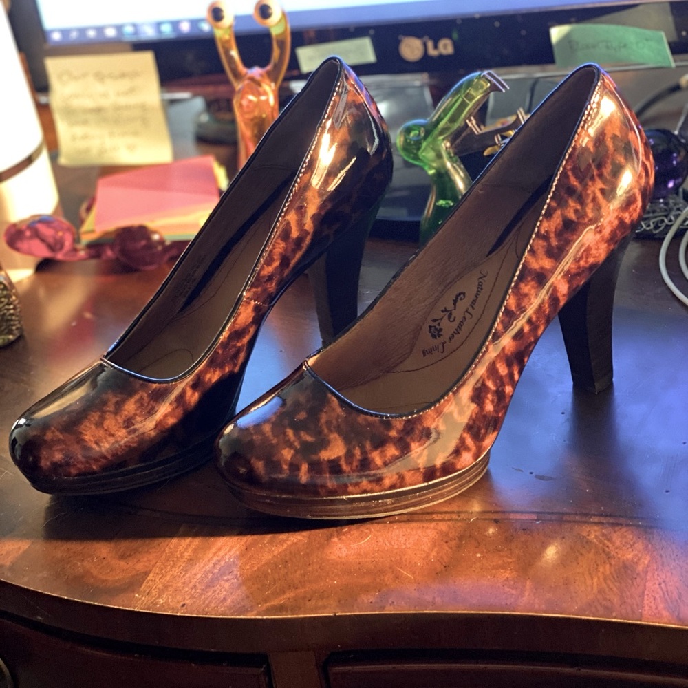 Gorgeous Sofft patent tortoise shell pumps sz 8.5 3” heel